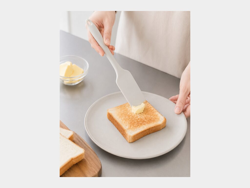 朝のトーストにも使いやすい、シリコーンスパチュラの小さな使い方の記事画像