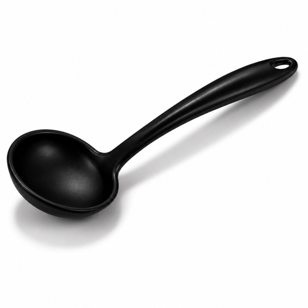 具とルーを一緒に盛る、深型シリコーンおたまでカレーをよそうコツの記事画像